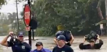 Residents trapped in flooded homes with no mobile service in Florida