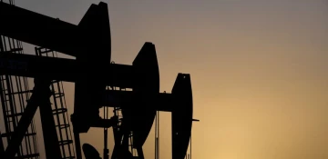 Oil prices rise on low diesel stocks ahead of winter