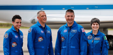 SpaceX capsule splashes down, returning 4 astronauts from Space Station