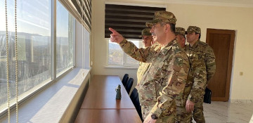  Azerbaijani defense minister watches exercises of tank and commando units (VIDEO)
