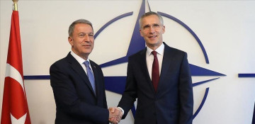 Akar, Stoltenberg visit Martyrs' Memorial and Gallipoli in Canakkale
