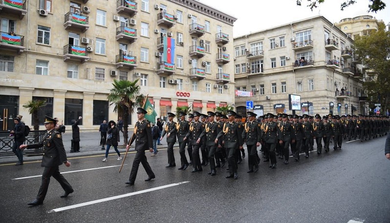 Baku holds march dedicated to Victory Day (VIDEO)