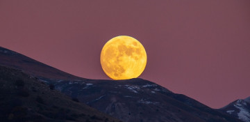 In Photos: 'Blood moon' dazzles skywatchers
