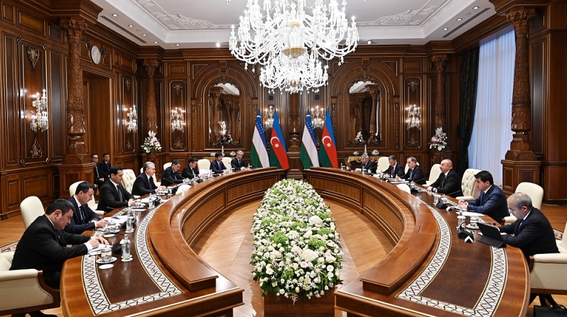 Azerbaijani, Uzbek presidents meet in Samarkand 