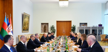President Ilham Aliyev held expanded meeting with Prime Minister of Serbia (UPDATED)