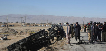 Suicide bomber attacks Pakistan police guarding polio vaccination team, kills 3