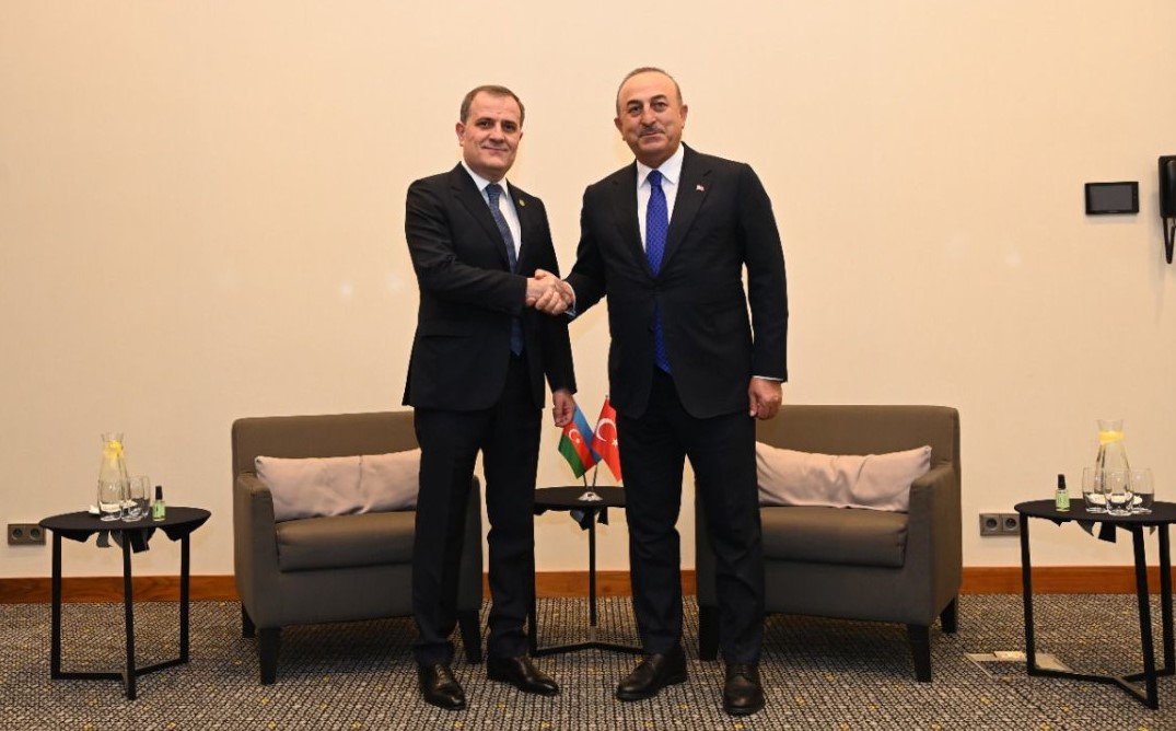 Turkish, Azerbaijani Top Diplomats meet in Poland