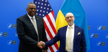 US, Ukrainian defense chiefs hold phone talks