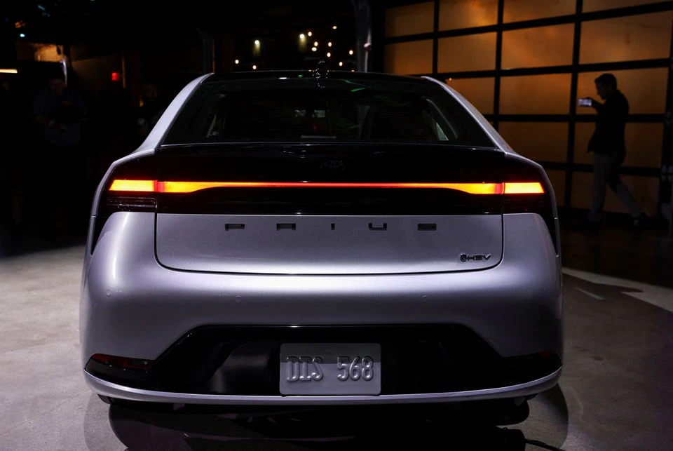 Toyota offers cheaper Prius if customers take software updates