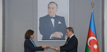 Azerbaijan’s foreign minister meets with new French ambassador