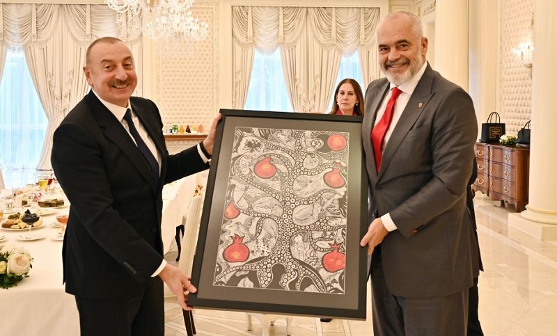 President Ilham Aliyev presents painting by Heydar Aliyev Foundation VP Leyla Aliyeva to Albanian PM (PHOTO)