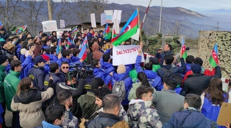 Pakistani students extend support for protests on Shusha-Khankandi road