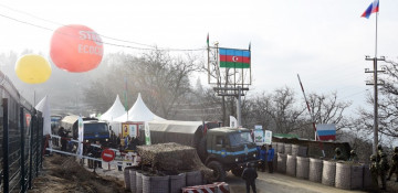 Four more vehicles of Russian peacekeepers freely pass along Lachin road