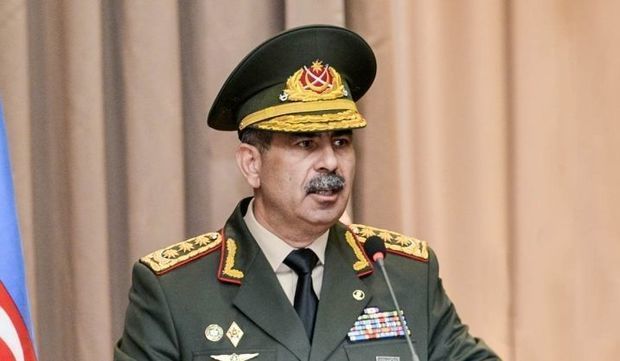 Azerbaijani defense minister congratulates military personnel on Day of Solidarity of World Azerbaijanis and New Year
