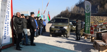 Russian peacekeepers’ cars pass freely along Lachin road