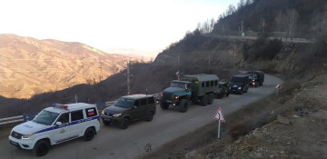 Russian peacekeepers’ vehicles continue to pass freely along Lachin road