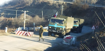 Several more vehicles of Russian peacekeepers pass freely through protest area on Lachin road 
