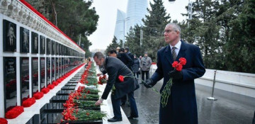 UK ambassador to Azerbaijan honors memory of martyrs of January 20 tragedy