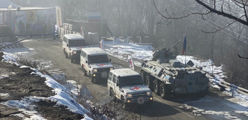 Five ICRC vehicles pass freely along Azerbaijan's Lachin-Khankendi road