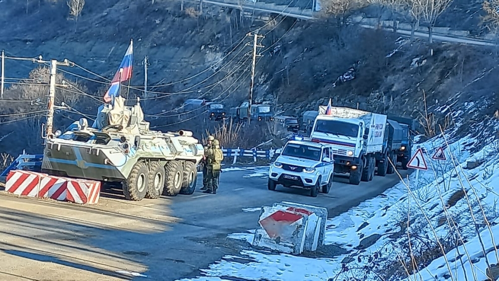 18 vehicles belonging to Russian peacekeepers pass freely along Lahcin-Khankandi road