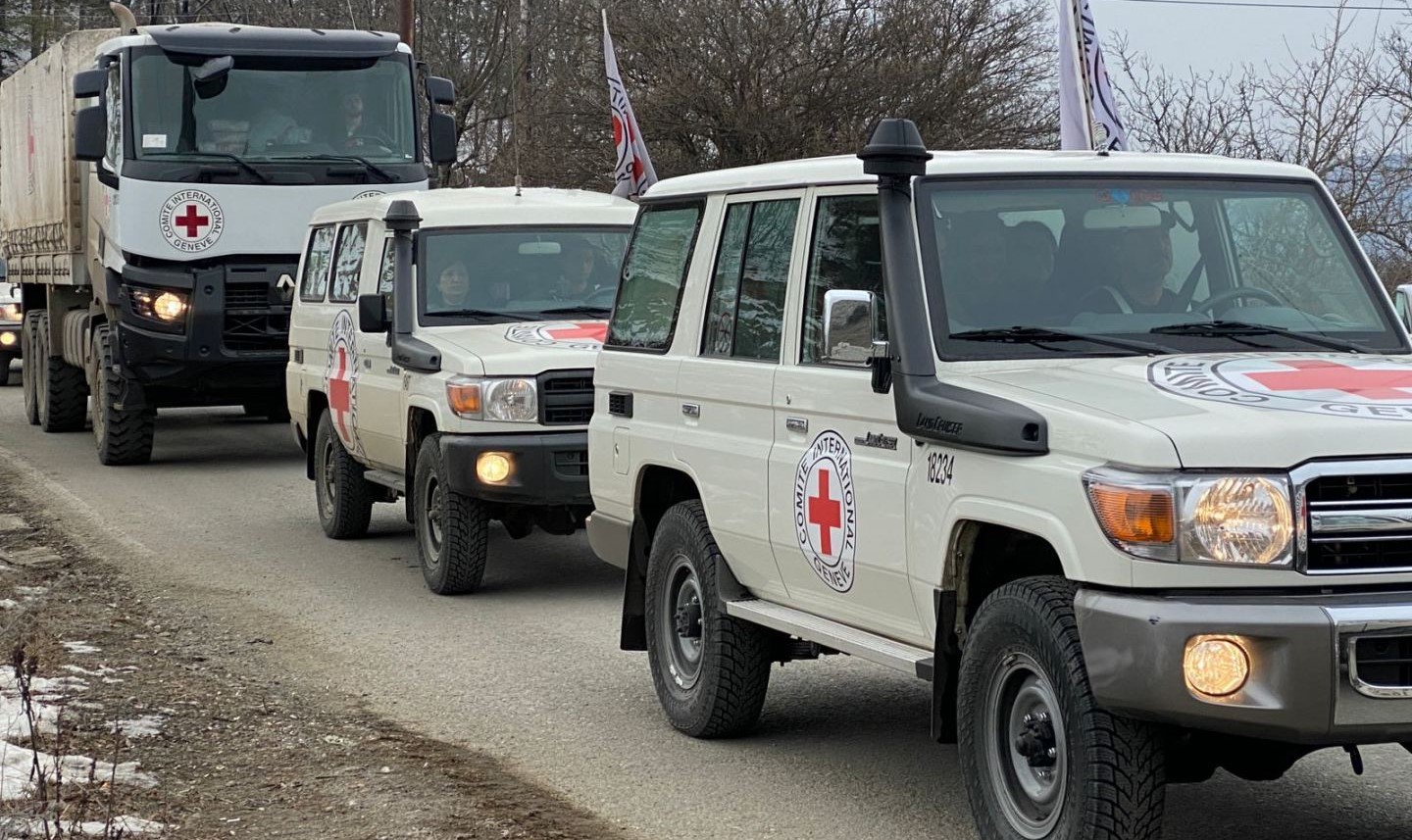 Seven ICRC vehicles drive freely along Azerbaijan's Lachin-Khankendi road