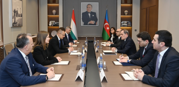 Azerbaijani FM meets with Hungarian counterpart