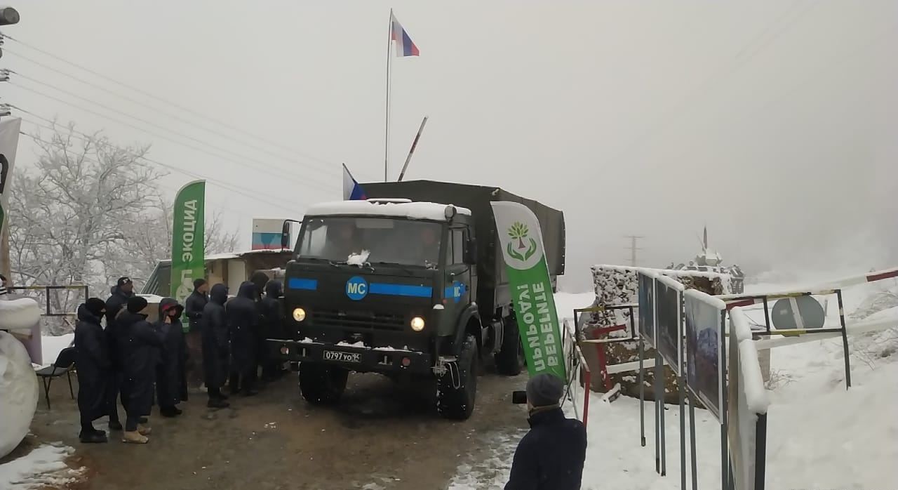 Five vehicles of Russian peacekeepers move freely along Lachin-Khankendi road