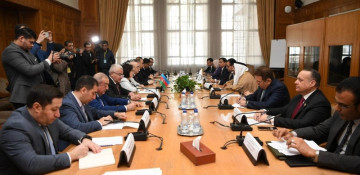 Azerbaijani parliament speaker meets with president of Arab parliament
