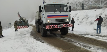 18 more vehicles of Russian peacekeepers pass freely along Lachin-Khankendi road