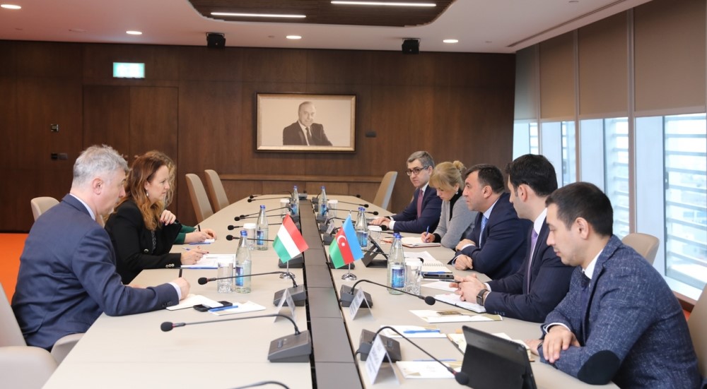 Azerbaijan, Hungary mull holding joint business forum