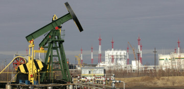 Russia to cut oil output voluntarily by 500,000 barrels per day in March