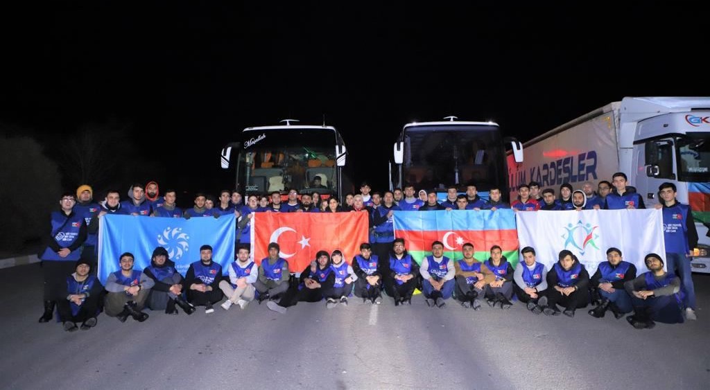 Azerbaijani volunteers mobilize to help earthquake-affected people in Türkiye
