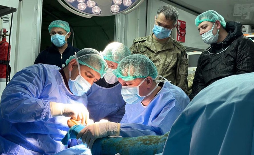 Azerbaijan’s experienced military medics continue working in Türkiye’s Kahramanmaras