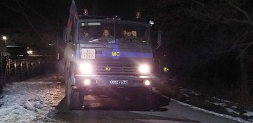 Supply vehicles of Russian peacekeepers pass freely along Azerbaijan's Lachin-Khankendi road