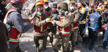 3 survivors, including child, pulled from collapsed building 296 hours after Türkiye quakes