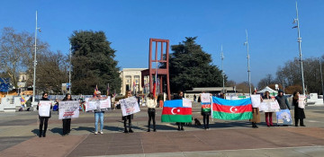 Azerbaijani community in Geneva holds peaceful rally on Khojaly genocide outside UN Office