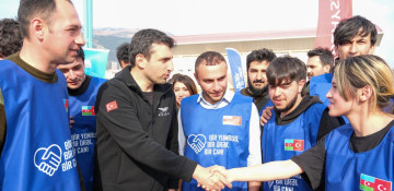 Baykar Technology CTO meets with Azerbaijani volunteers in quake-hit Kahramanmaras (PHOTO)