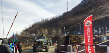 30 Russian peacekeepers’ vehicles move freely through protest area