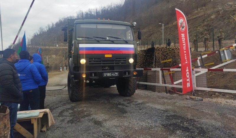 Dozens of vehicles belonging to Russian peacekeepers move along Lachin-Khankendi road without hindrance