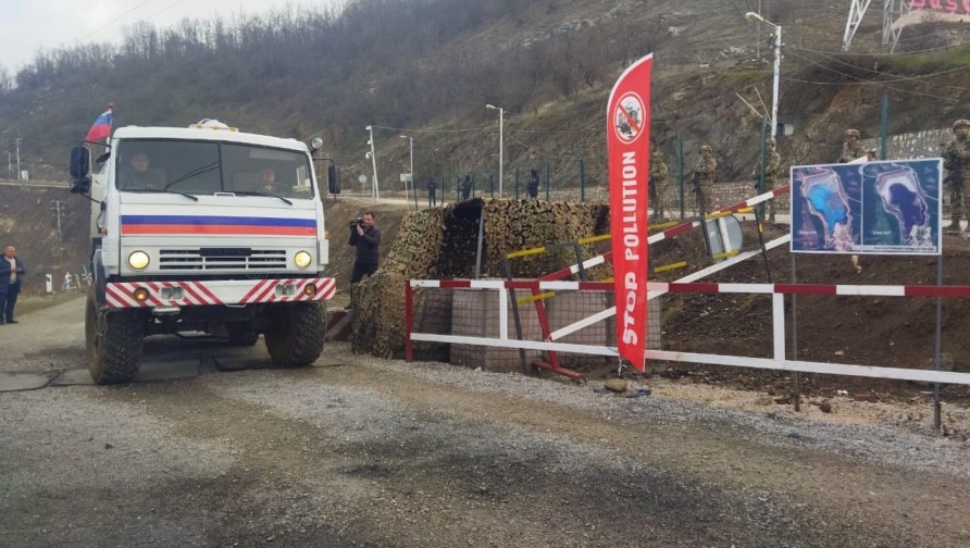 Russian peacekeepers’ vehicles pass freely along Lachin-Khankendi road