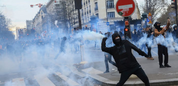 Paris rally against pension reform turns violent
