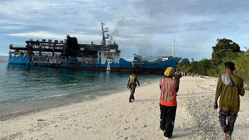 Children among 31 killed after Philippine ferry blaze