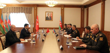 Azerbaijani defense minister meets with CTO of Türkiye’s Baykar