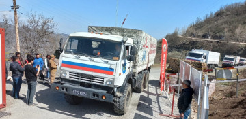Lachin-Khankendi road: Russian peacekeepers’ vehicles pass unhindered through protest area