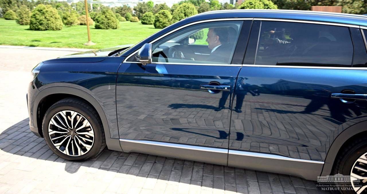 Uzbek president tests Turkish Togg electric car