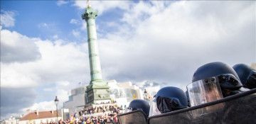 French police assault pension reform demonstrators in Rennes