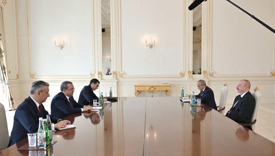 President Ilham Aliyev receives Chairman of Board of “Uzavtosanoat” JSC of Uzbekistan