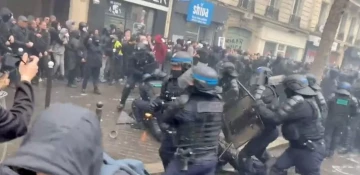 More than 100 police hurt in French May Day protests