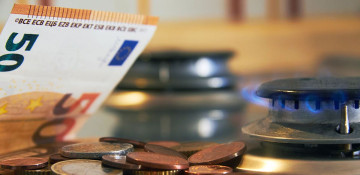 Price of gas in Europe down for first time since July 2021