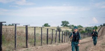 Azerbaijan's border guards prevent drug smugling from Iran
